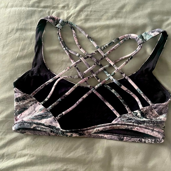 Lulu Lemon Free to Be Bra- Wild Light Support - Picture 2 of 4